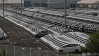 Ratusan mobil Hyundai berada di kawasan pabrik Cikarang, Kabupaten Bekasi, Jawa Barat, Kamis (10/10/2024).  
