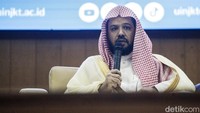 Imam Besar Masjid Nabawi Syekh Ahmad bin Ali Al-Hudhaify memberikan kuliah umum di UIN Syarif Hidayatullah, Tangerang Selatan, Kamis (10/10/2024). Kunjungan Syekh Ahmad ini merupakan bentuk penguatan hubungan bilateral antara Indonesia dan Arab Saudi.