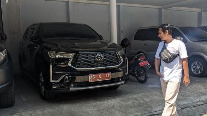 Pimpinan DPRD Trenggalek dapat fasilitas mobil dinas Rp 2,2 miliar
