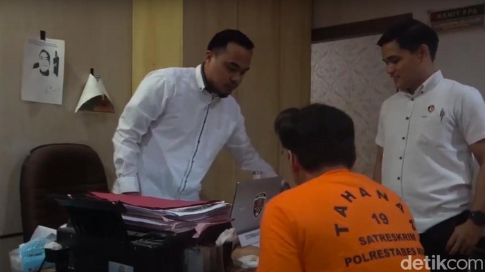 Polisi menahan pria yang melecehkan wanita yang merupakan bawahannya di salah satu RS Makassar.