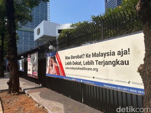 Viral Poster Berobat ke Malaysia Aja Dekat Kemenkes RI, Emang Iya Lebih Murah?