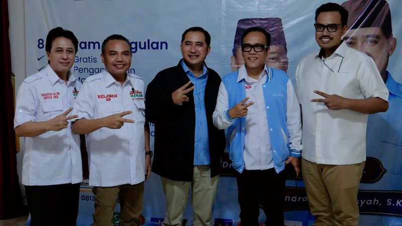 Prabowo Mania yang dipimpin Immanuel Ebenezer alias Noel menyambangi Supian Suri-Chandra Rahmansyah. (Dok Prabowo Mania)