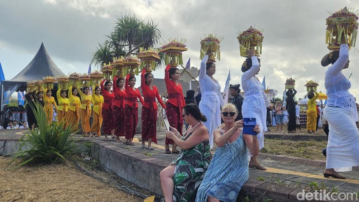 Proses peed peluar dalam ajang Nusa Penida Festival 2024 di Devils Tear dan Dream Beach Nusa Lembongan, Kamis (10/10/2024). (Putu Krista/detikBali)