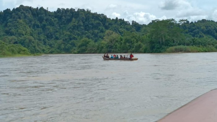 Proses pencarian Ahmad. (Foto: dok Polsek Simpang Jernih).