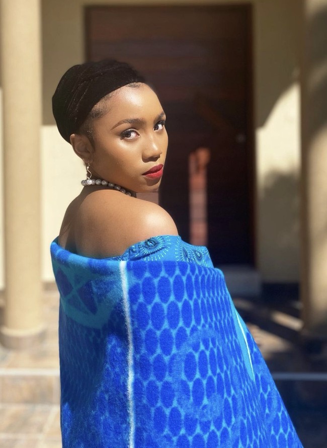 Pada 2018, ketika ia baru berusia 16 tahun, ia dinobatkan sebagai Duta Nasional untuk Mengakhiri Pernikahan Anak di Lesotho oleh UNICEF. Dalam pidatonya, ia menekankan pentingnya pendidikan bagi anak-anak perempuan.  Foto: dok. Instagram @senate.s