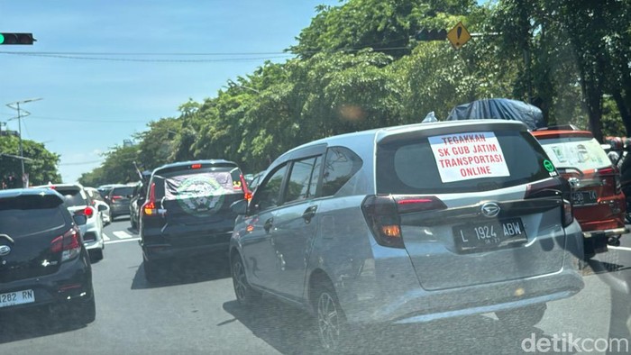 Ribuan Driver Ojol Turun ke Jalan, Jalan Ahmad Yani Tersendat