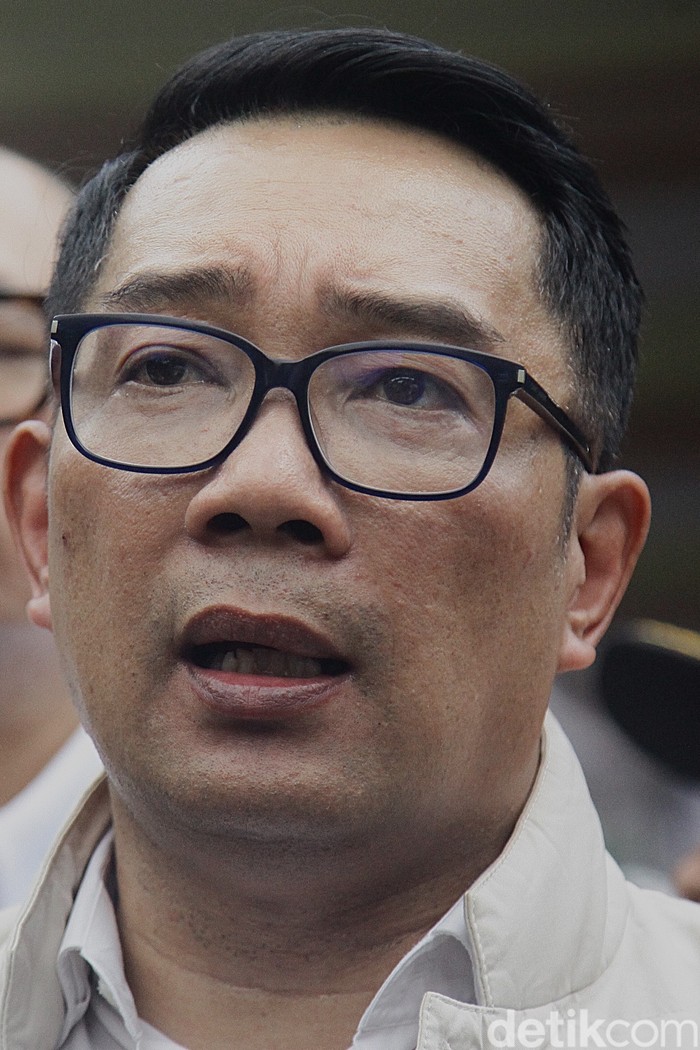 Cagub Jakarta no urut 1, Ridwan Kamil menghadiri sekaligus ikut pemeriksaan kesehatan gratis di Kebon Jeruk, Jakarta Barat, Kamis (10/10/2024). Acara tersebut bagian dari kampanye Pilgub Jakarta.