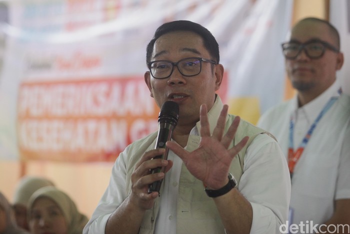 Cagub Jakarta no urut 1, Ridwan Kamil menghadiri sekaligus ikut pemeriksaan kesehatan gratis di Kebon Jeruk, Jakarta Barat, Kamis (10/10/2024). Acara tersebut bagian dari kampanye Pilgub Jakarta.