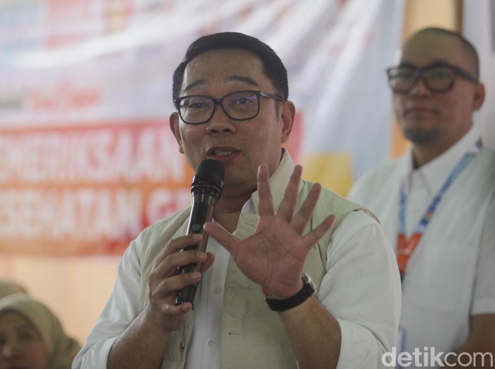 Cagub Jakarta no urut 1, Ridwan Kamil menghadiri sekaligus ikut pemeriksaan kesehatan gratis di Kebon Jeruk, Jakarta Barat, Kamis (10/10/2024). Acara tersebut bagian dari kampanye Pilgub Jakarta.