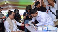 Setelah itu RK juga ikut melakukan pemeriksaan kesehatan gratis, mulai dari cek tensi hingga cek gula darah. Kemudian dia memberikan waktu bagi warga untuk menyampaikan keluhan dan harapan tentang Kota Jakarta.