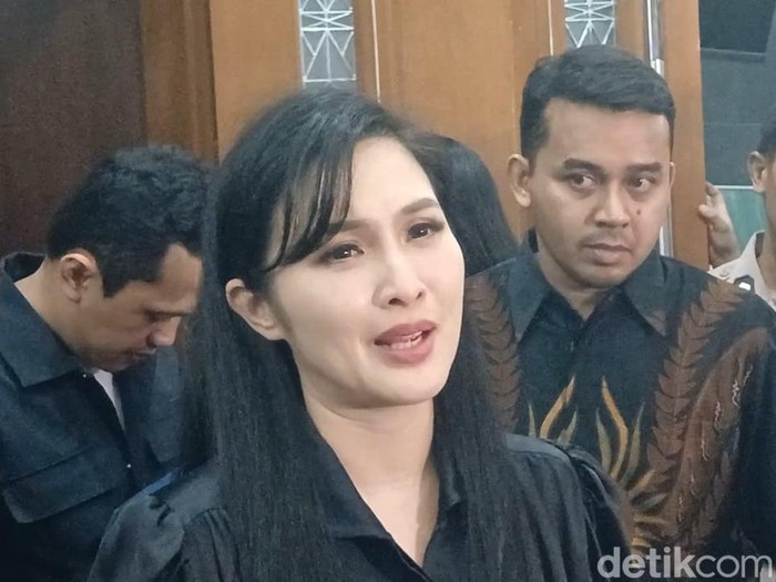 sandra dewi
