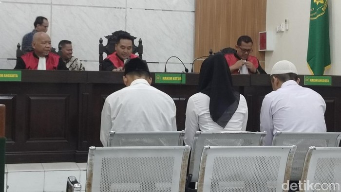 Sidang vonis Devara cs