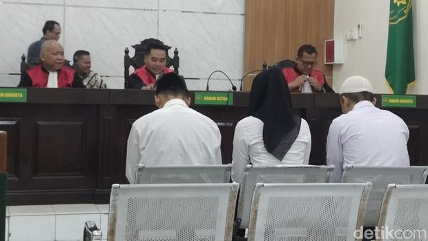 Sidang vonis Devara cs