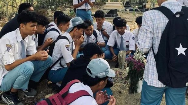 Siswa SMAN 2 Trenggalek kehilangan sosok bu kantin baik hati