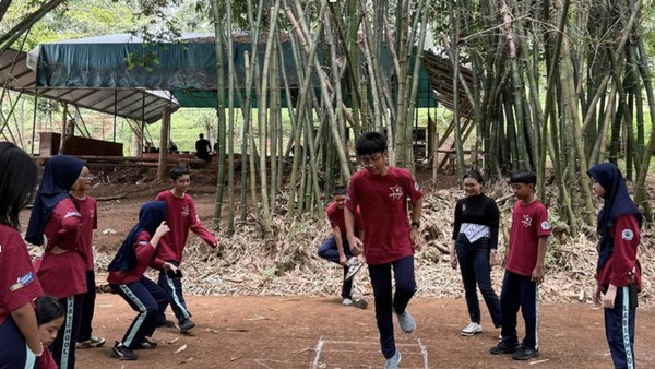 Potret Murid SMP Labschool Cibubur Belajar Lestarikan Permainan Tradisional