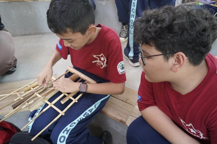 Siswa SMP Labschool Cibubur belajar lestarikan permainan tradisional