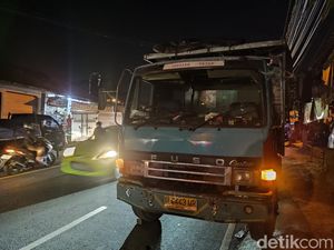 Diduga Alami Rem Blong, Truk Fuso Tabrak 3 Kendaraan di Tabanan