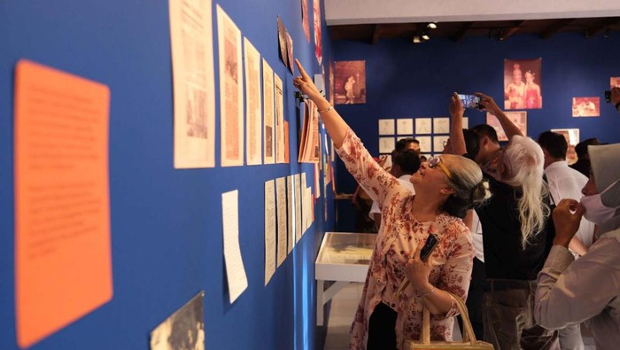 Pameran arsip bertema 'Enam Bulan dan Sekian Pertemuan' digelar di Yogyakarta, 9-13 Oktober 2024. Pmaeran ini dibuka oleh penampilan Tari Yapong.