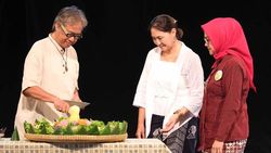 Tari Yapong Buka Pameran Arsip Enam Bulan dan Sekian Pertemuan