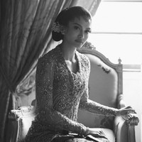 Tengku Natasya Adnan adalah wanita keturunan Indonesia yang akan dipersunting Pangeran Malaysia, YAM Tengku Muhammad Iskandar Ri’ayatuddin Shah . Sosoknya merupakan anak dari seorang artis senior ramai jadi sorotan. Foto: Dok. Instagram @mozawahyu