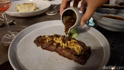 Lasagna dan Steak Enak dengan Sunset View di Tengah Kota Bandung