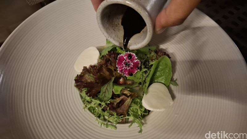The 18th Restaurant and Lounge