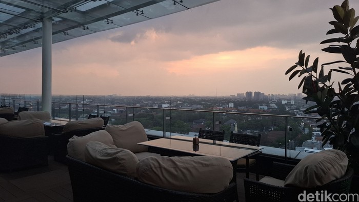 The 18th Restaurant and Lounge