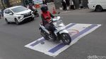 Tolak Zionis, Gambar Bendera Israel Ditempel di Jalan Ciputat