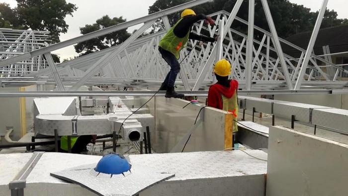 Untuk pertama kalinya Baja Lapis Aluminium Seng asli Indonesia tembus ekspor ke Kanada. Ini tak lepas dari kualitas produksi dalam negeri yang diakui dunia.