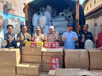 Truk Pengangkut Ribuan Botol Arak Bali Dicegat di Pasuruan