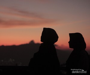 Sunrise di Puncak Batu Kuda Secantik Ini