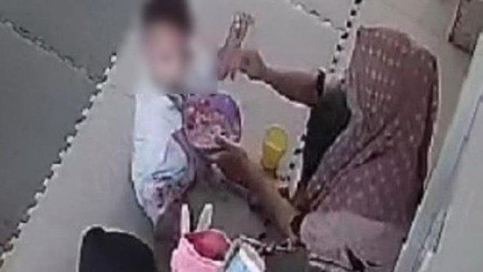 Viral video dugaan penganiayaan terhadap seorang balita usia 1 tahun 4 bulan di sebuah daycare di Kompleks Al-Abadi, Kecamatan Medan Sunggal, Kota Medan.