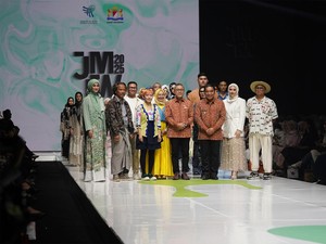 Zulhas Sebut Ajang JMFW Momen RI Jadi Pusat Modest Fashion Dunia