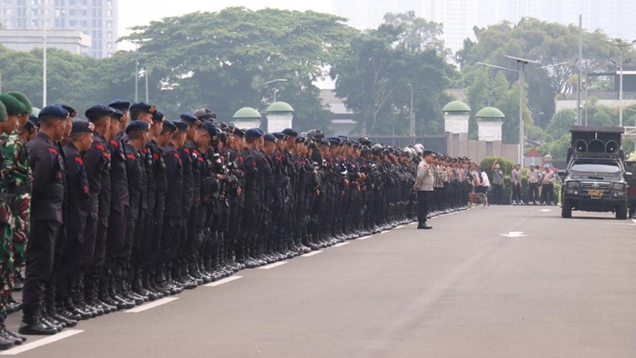 1.758 Personel Gabungan Kawal Demo di DPR-Patung Kuda