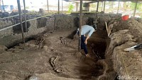 Posisi kepala masing-masing jasad berada di utara sedikit serong ke barat. Sedangkan kakinya di selatan sedikit serong ke timur. Kondisi ini membuktikan 5 individu tersebut dihormati dan dimakamakan dengan perlakuan khusus.