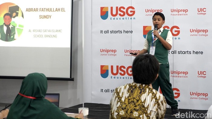 70 Siswa Unjuk Bakat dan Inovasi di Kompetisi Noble Scholar 2024 Seorang siswa mengikuti kompetisi Noble Scholar 2024 Competition di Suite Life Sedayu City, Kelapa Gading, Jumat (11/10/2024).