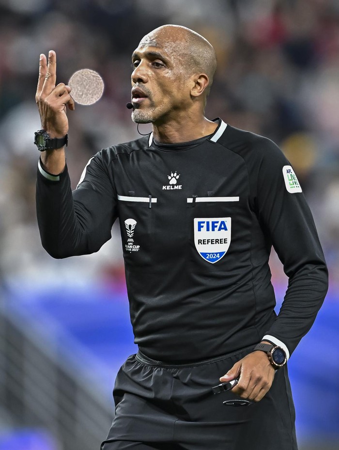 Ahmed Al Kaf Omani referee Ahmed Abu Bakar Al Kaf is reacting during the AFC Asian Cup 2023 Quarter-Final match between Australia and South Korea at Al Janoub Stadium in Al Wakrah, Qatar, on February 2, 2023. (Photo by Noushad Thekkayil/NurPhoto via Getty Images)