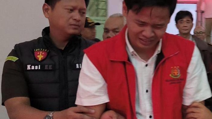 Anggota DPRD Solo ditahan Kejati Jabar setalah jadi tersangka korupsi dana hibah NPCI Jabar.