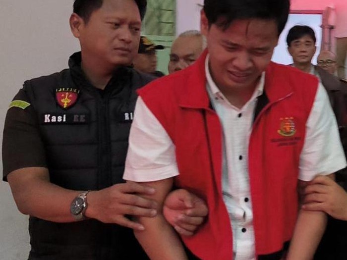 Anggota DPRD Solo ditahan Kejati Jabar setalah jadi tersangka korupsi dana hibah NPCI Jabar.