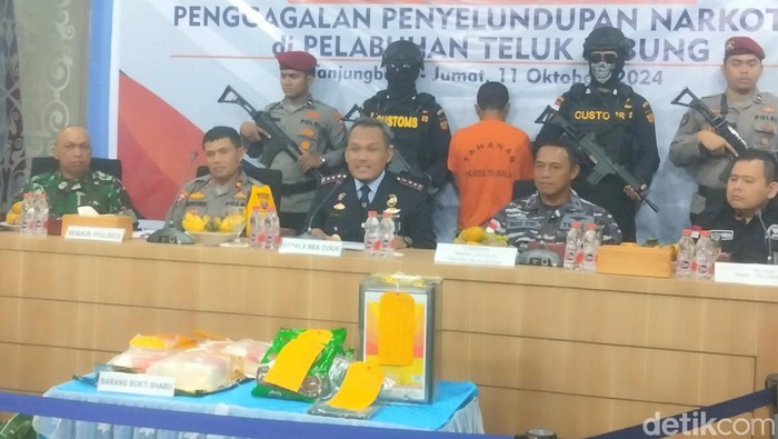 Bea Cukai Teluk Nibung mengungkap gagalnya peredaran 5 kilogram sabu yang dibawa ABK kapal kargo. (Foto: Perdana Ramadhan/detikSumut)