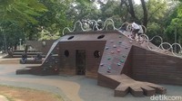 Bagian yang lebih ramai biasanya adalah area wahana permainan anak.  