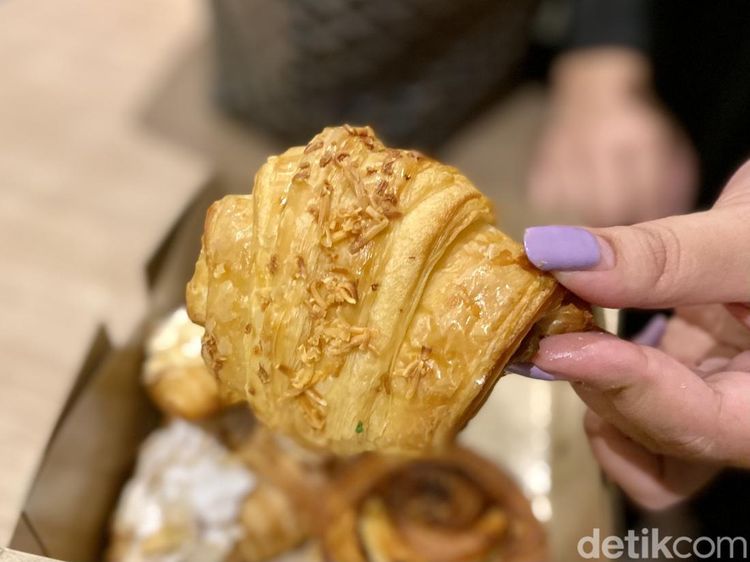 Berburu Pastry Viral di Pasar Cihapit Bandung