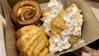 Ada juga bakery lainnya di dalam Pasar Cihapit. Namanya Bien Patisserie yang selalu diantre. Variannya bahkan cepat habis dalam waktu singkat. Foto: detikcom/Riska Fitria
