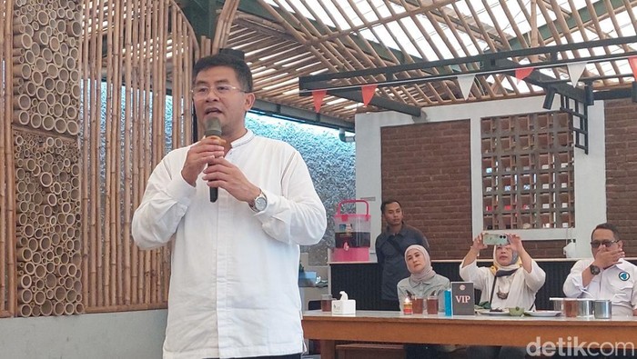 Calon Wakil Gubernur Jawa Barat, Erwan Setiawan kampanye di Cimahi