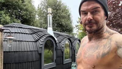 8 Potret David Beckham Alih Profesi Jadi Petani Tampan, Beternak Ayam