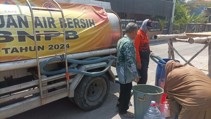 Distribusi air bersih di Gresik