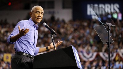 Gaya Obama Saat Kampanye untuk Kamala Harris