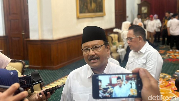 Gus Ipul di Gedung Negara Grahadi Surabaya