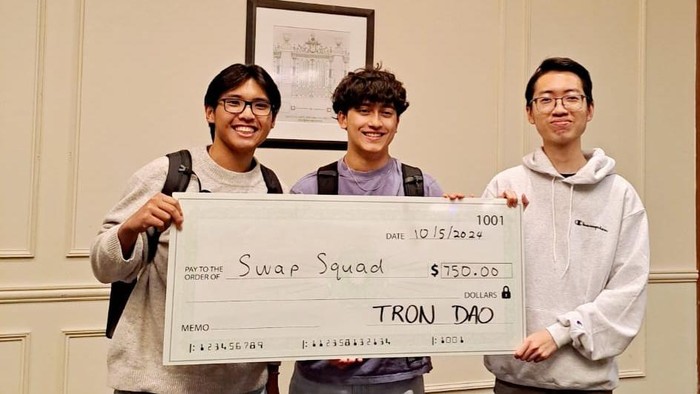 Jaya Iskandar, seorang mahasiswa Prodi IT (Teknologi Informasi) angkatan tahun 2022 President University berhasil meraih juara di kompetisi Hackathon Blockchain TRON DAO yang diselenggarakan di Columbia University, New York, Amerika Serikat.