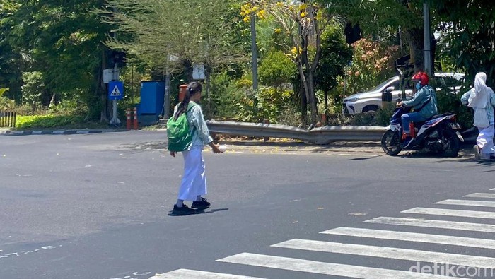 Hari tanpa bayangan di Surabaya
